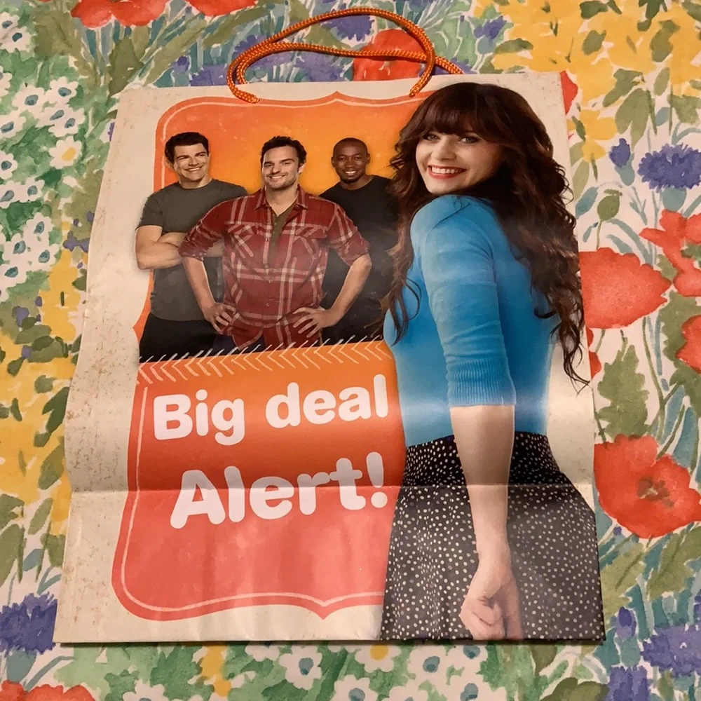 LAST CHANCE ✨ Hallmark NEW GIRL Big Deal Alert Birthday Gift Bag AS IS